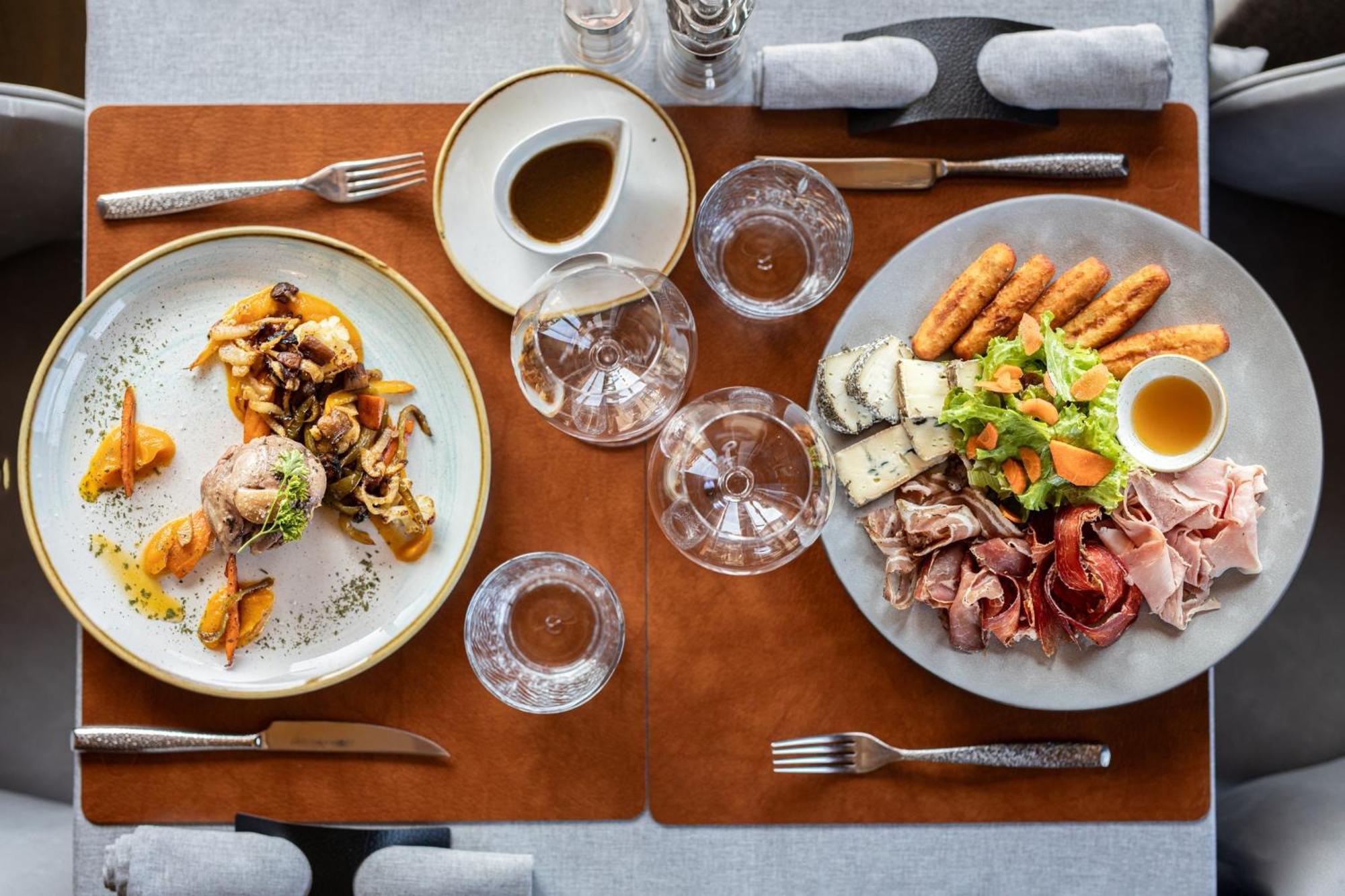 Le Chalet Blanc Hotel & Spa Montgenevre Bagian luar foto