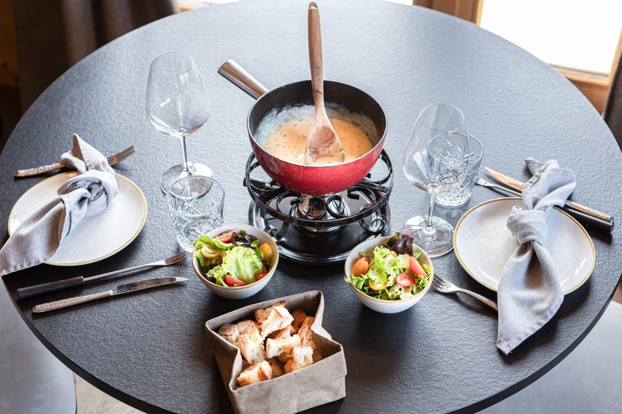 Le Chalet Blanc Hotel & Spa Montgenevre Bagian luar foto