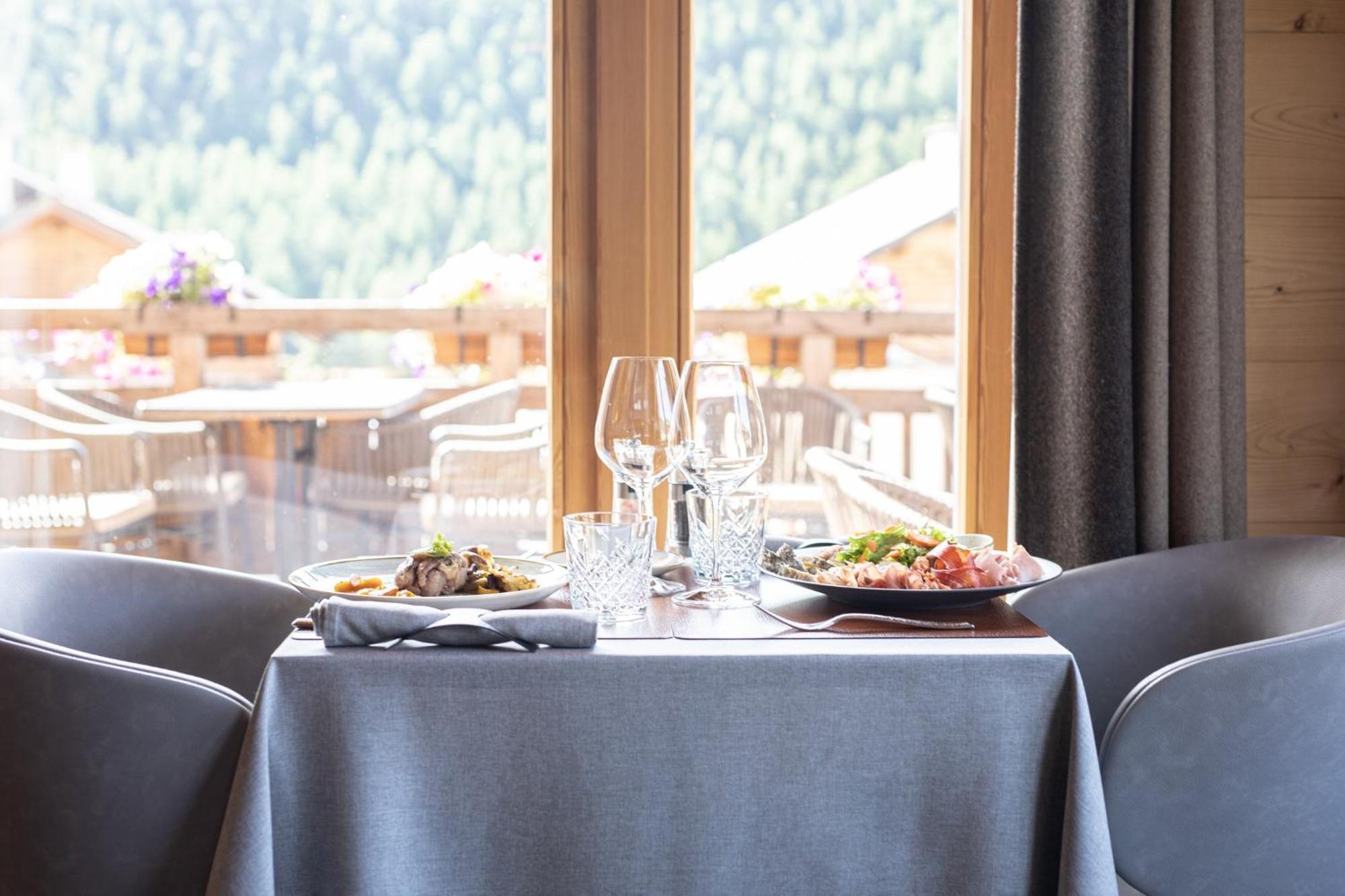 Le Chalet Blanc Hotel & Spa Montgenevre Bagian luar foto